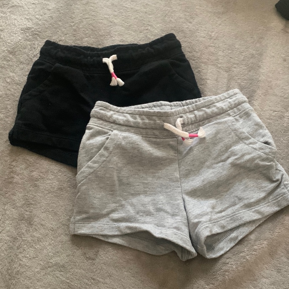 Black and grey shorts 4T